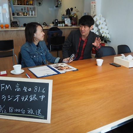 Tomarigi Hostel Cafe Bar Kōchi المظهر الخارجي الصورة